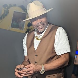 Meet your Posher, Tony